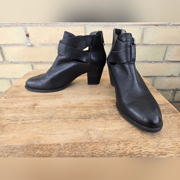 Vionic Rory Boots - Picture 10 of 10